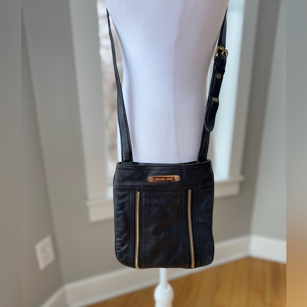 Michael Kors Moxley Black Leather Zipper Detail Crossbody Bag Purse - Picture 2 of 10
